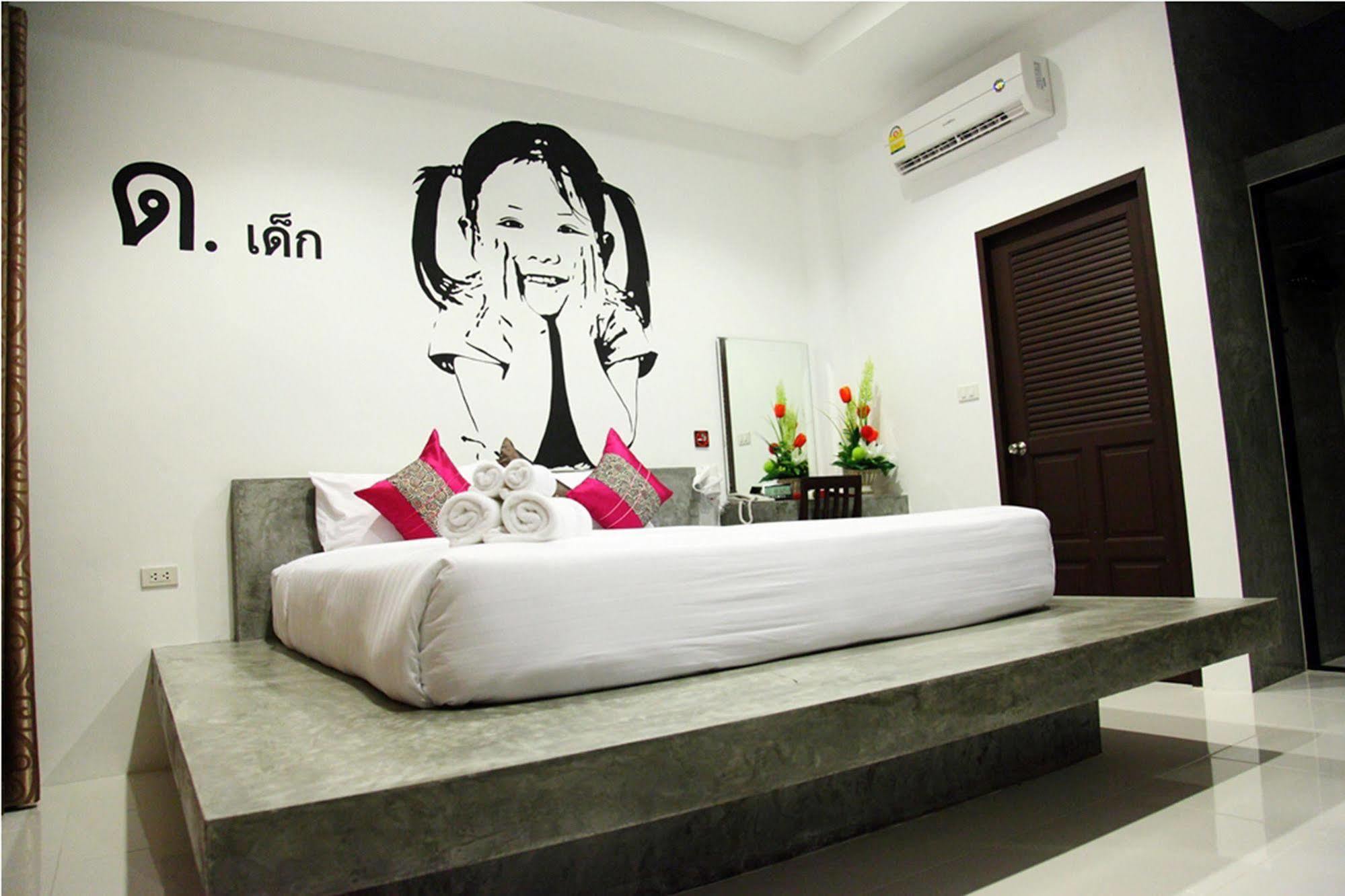Alphabeto Resort Nai Harn Exterior foto